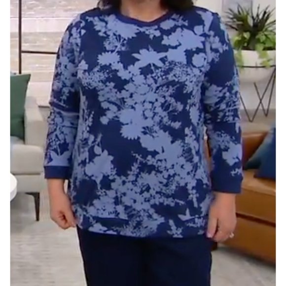 Denim & Co. Active Printed Design Crew Neck Long-Sleeve Top Fresh Navy Size Med - Picture 3 of 5